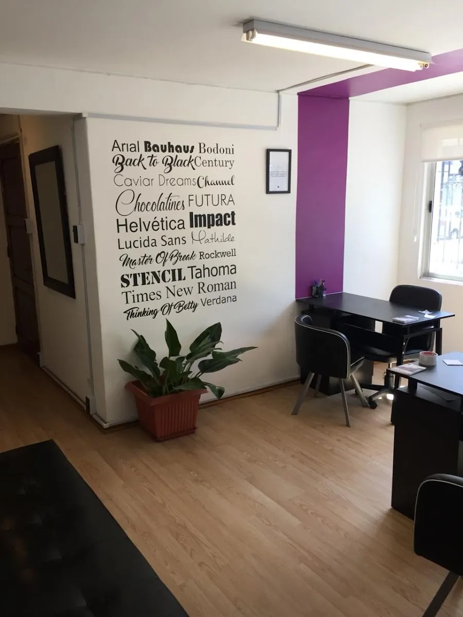 Interior de la oficina de Rocamora Propiedades